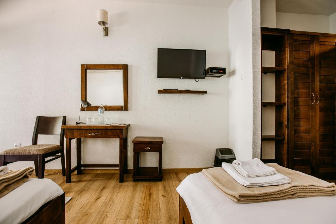 Restoran Sa Prenocistem Gornjak Krepoljin Ngoại thất bức ảnh