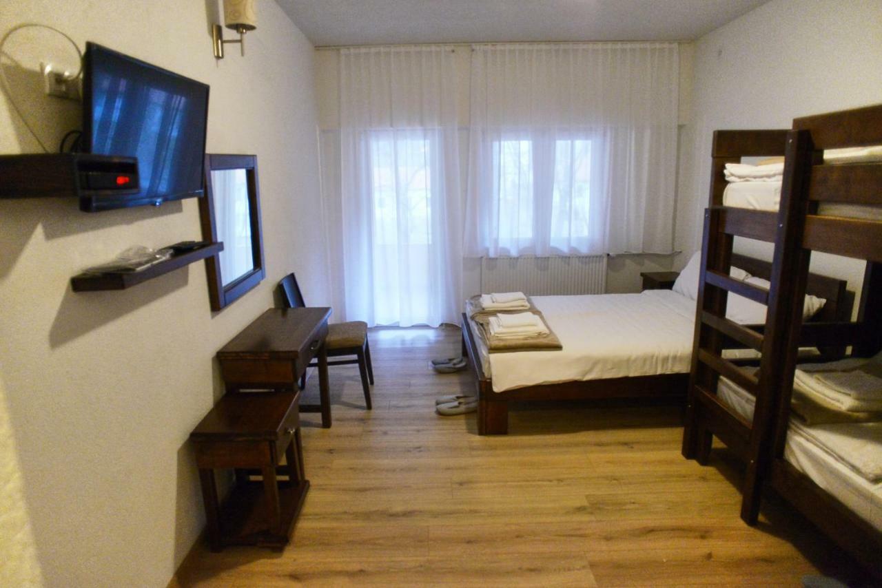 Restoran Sa Prenocistem Gornjak Krepoljin Ngoại thất bức ảnh